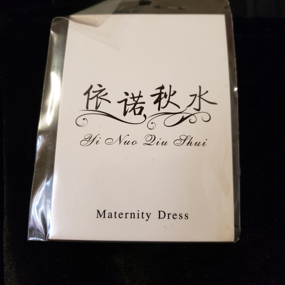 Yi Nuo Qiu Shui Large Black Velvet Maternity Dress - Picture 4 of 7